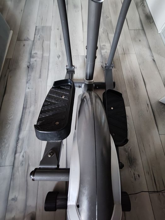 Orbitrek treningowy z wyświetlaczem