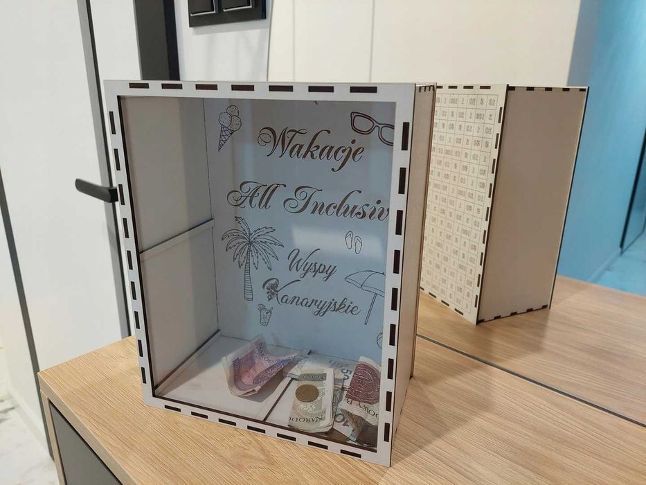 Drewniana skarbonka na WAKACJE z licznikiem