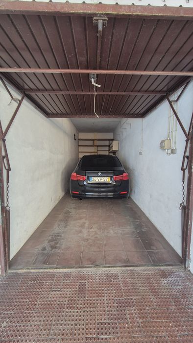Arrenda-se garagem - Centro do Montijo