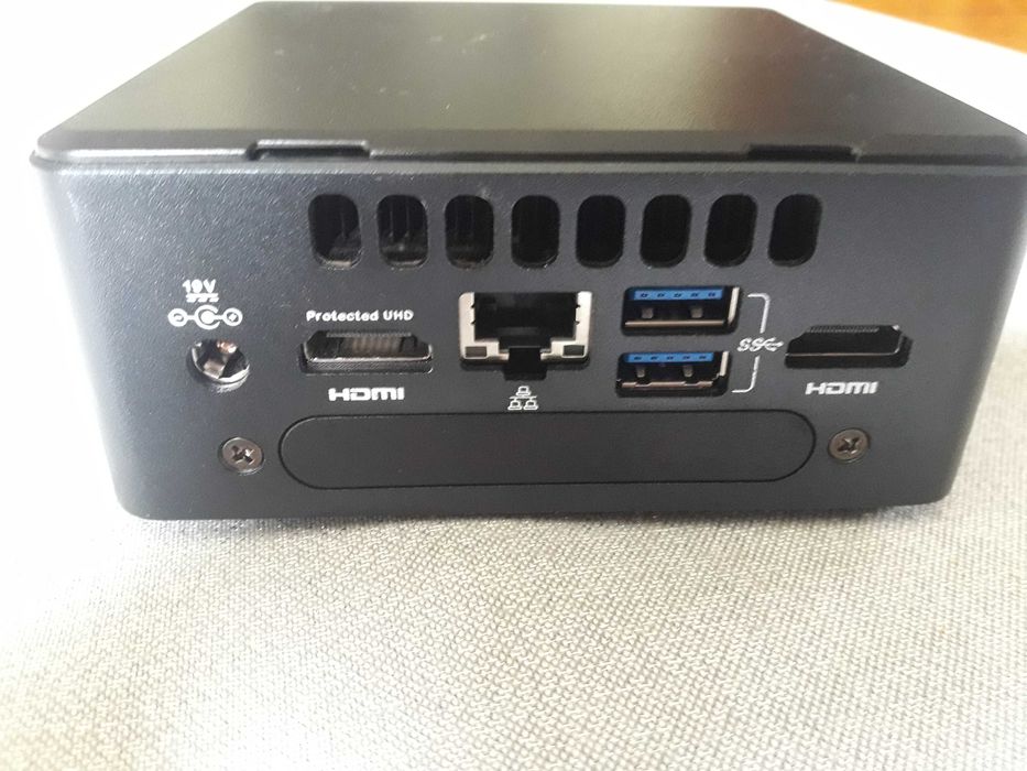 Mini PC Intel BLKNUC7I3DNH2E    i3-7100U 8GB RAM 250GB SSD