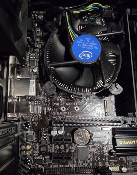 Komputer stacjonarny I5 DDR4 SDD Win10