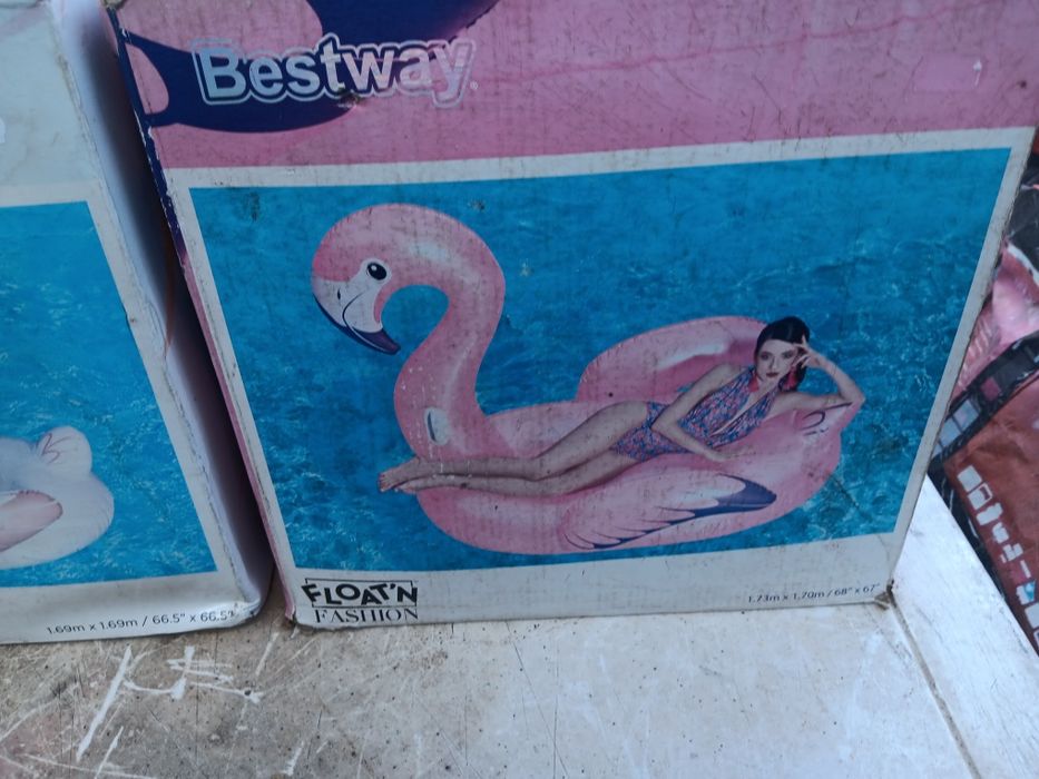 Boias de piscina grandes