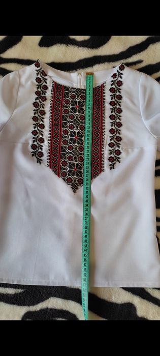 Жіноча вишиванка вишита бісером