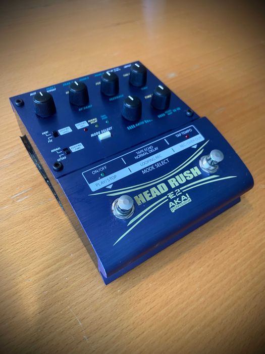 Akai Headrush Delay e Loop