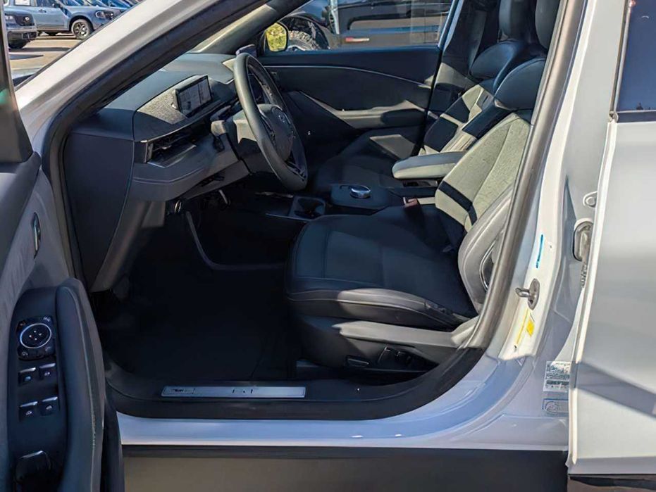 Ford Mustang Mach-E GT      2023