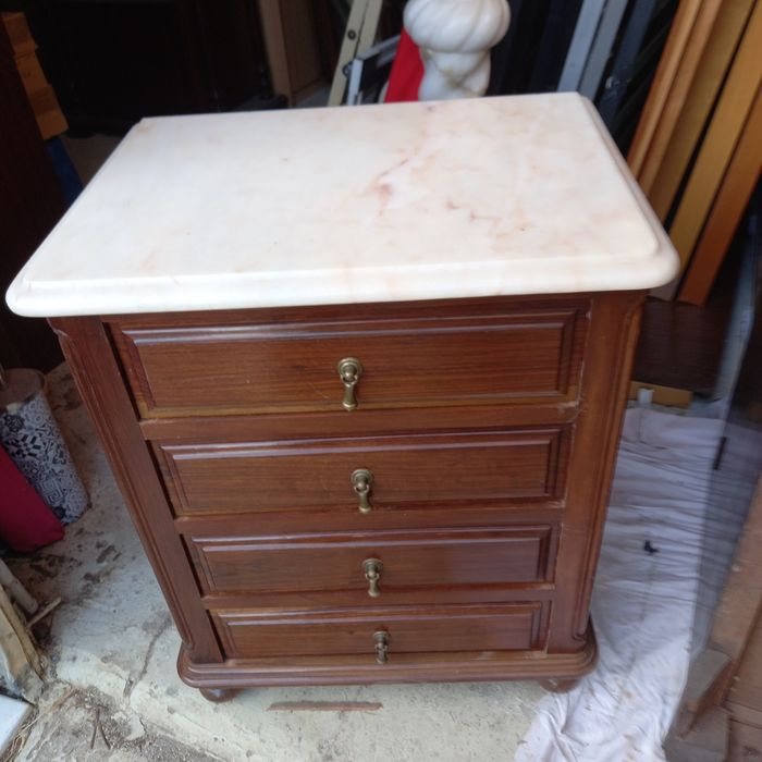 Mesa de cabeceira antiga