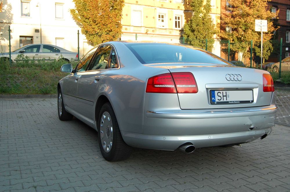Audi A8D3 3,2 FSI 2007, modelowo 2008 polift, uszkodzony, niski przebieg