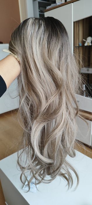 Piękna, nowa peruka ombre z grzywką