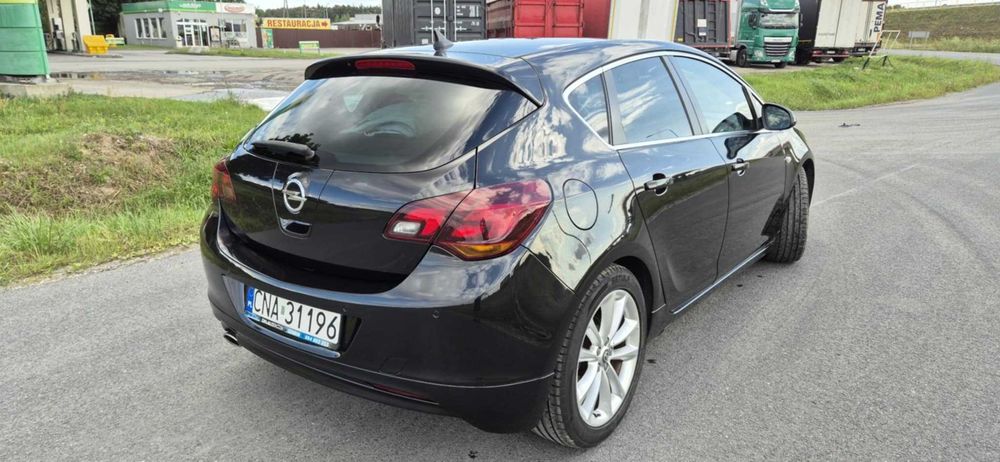 Opel Astra J 1.4 turbo 2012