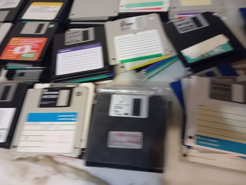 Conjunto de 170 Disquetes 3.5 HD Diversas