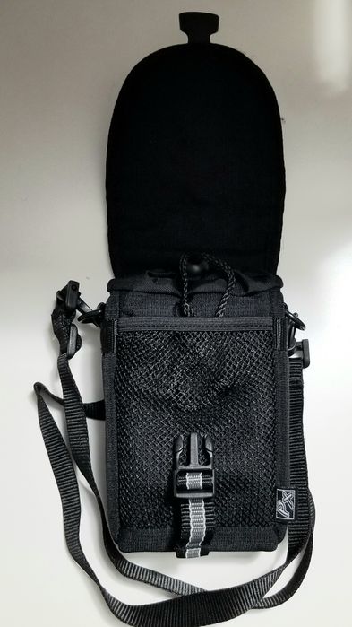 Campismo - Diversas bolsas para máquina fotográfica, lanternas, etc