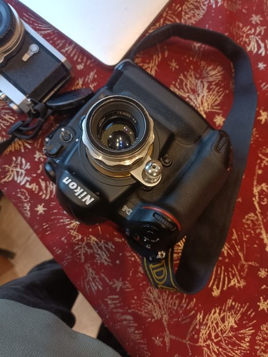 Фотоапарат NIkon D4 пробіг мало