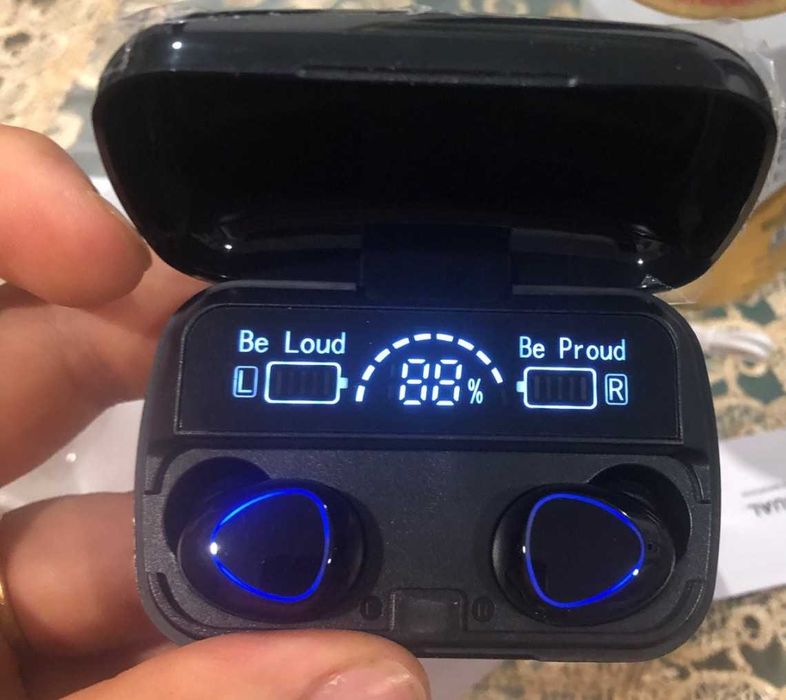 Бездротові навушники M10
Нові, в упаковці. Led екран. Кейс для зарядки