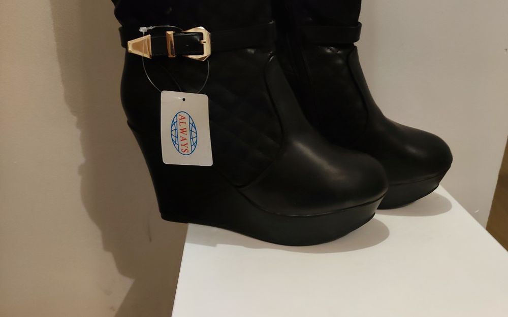 Damskie kozaki pikowane na koturnie czarne  41