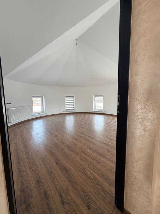 Будинок в передмісті Івано-Франківська