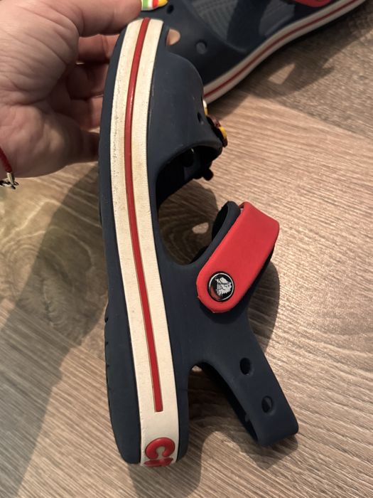 Оригінальні сандалі crocs