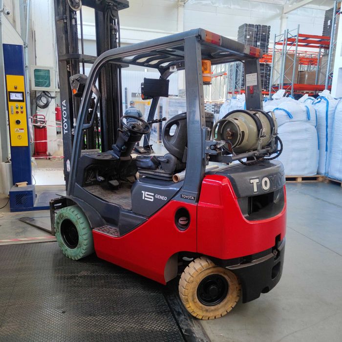 Навантажувач  бензино-газовий TOYOTA 02-8FG15 б/в