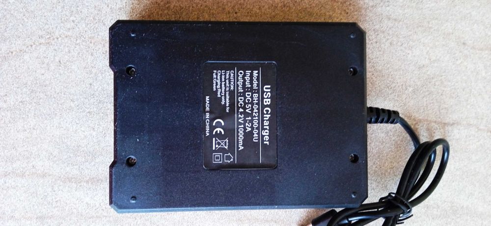 Ładowarka do akumulatorów 4-gniazdowa,