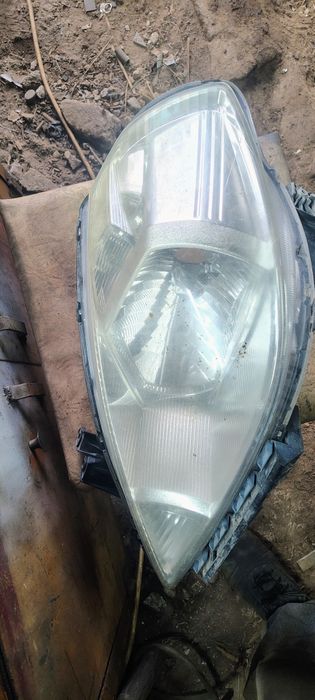 Фари Nissan Tiida