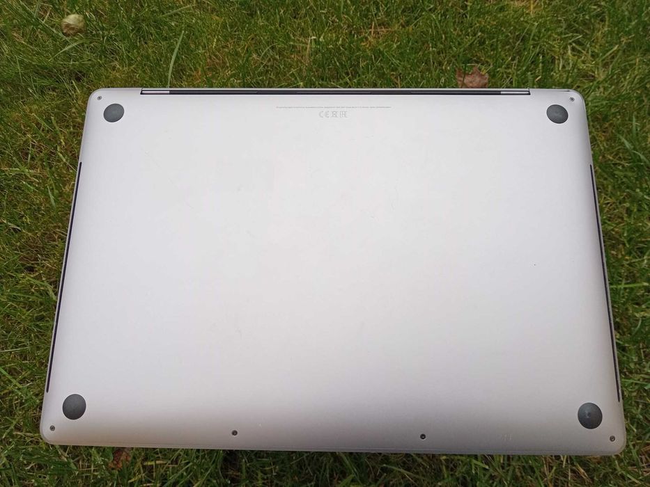 Ноутбук Apple Macbook Pro 16 Retina, 2019 i7/16/512gb (є вм'ятина)