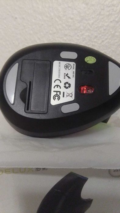 Rato Vertical Ergonómico Delux M618C Preto - Novo!!