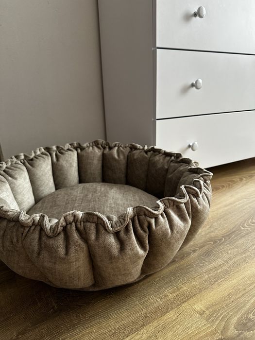 Лежанка для собак та котів