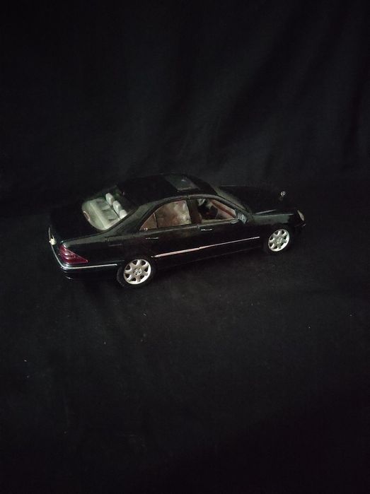 Miniatura escala 1:18 Mercedes Classe S