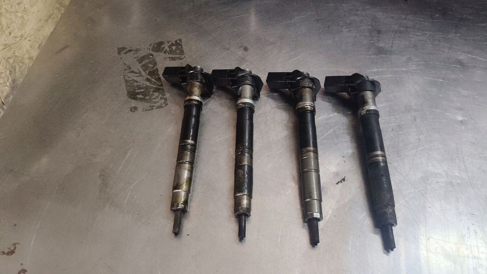 Wtryskiwacz Volkswagen Amarok 03L130277C X 4