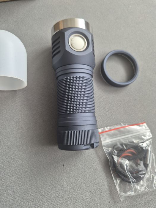 Latarka Emisar D4SV2 - Diodv W2 + 2x Aku Vapcell K7C 7000mAh
(7000mAh)