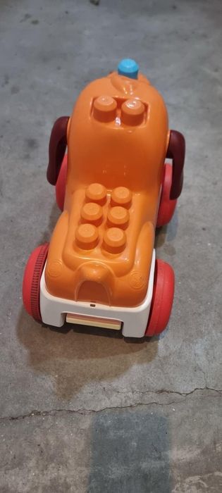Brinquedo de Puxar – Cão com Rodas (12m+)
