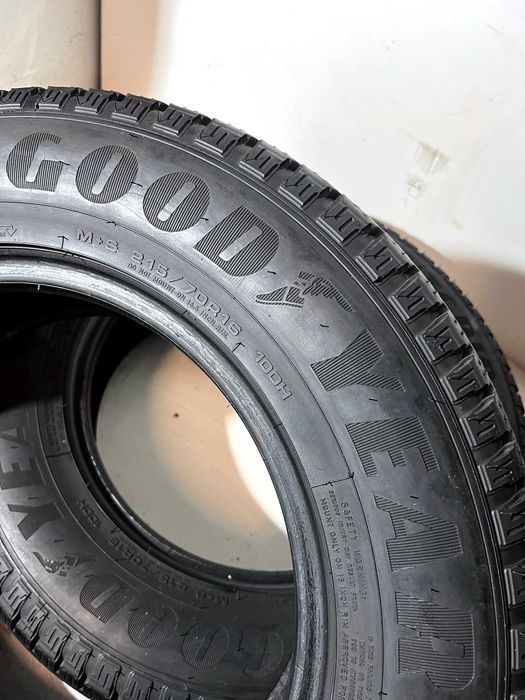 Pneus Goodyear Efficient Grip SUV 4x4 - 215/70/16 - Como NOVOS