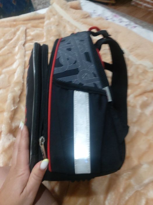 Школьный рюкзак для мальчика с 1 класса