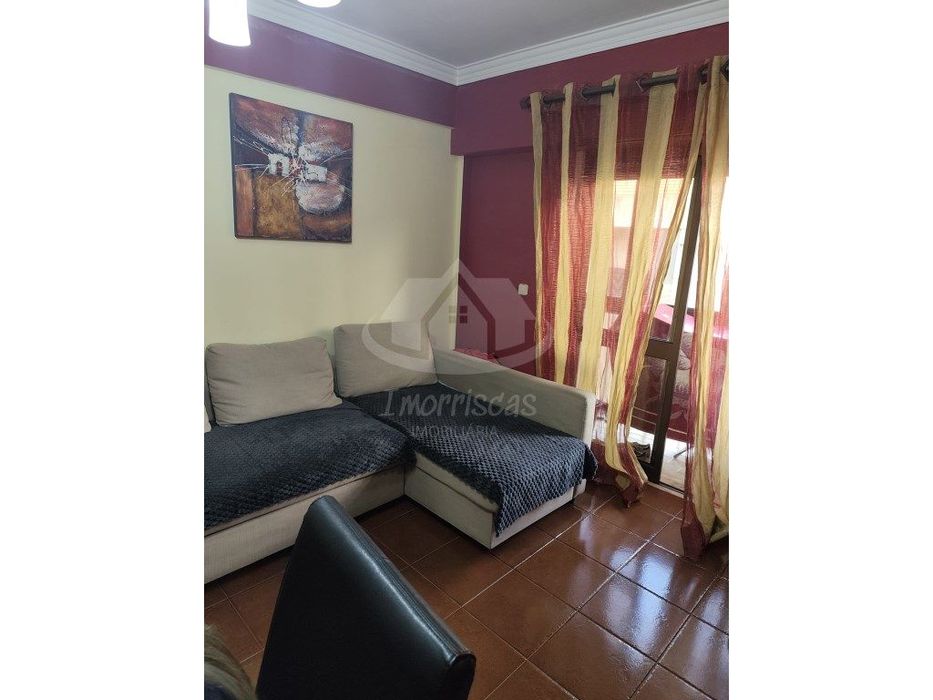 Apartamento T2 luminoso com varanda em Odivelas