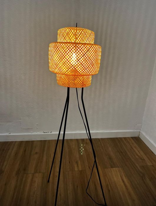 Candeeiro de pé -sala ou quarto