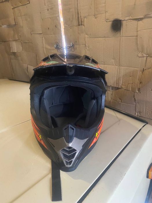 Мотошолом майже новий