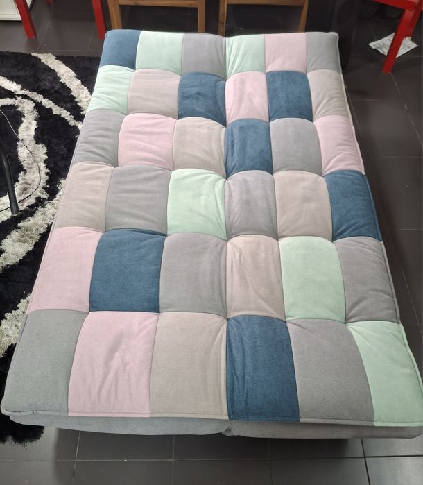 Sofá 3 lugares cama,praticamente novo