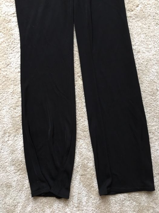 Kombinezon elegancki z odkrytymi plecami.