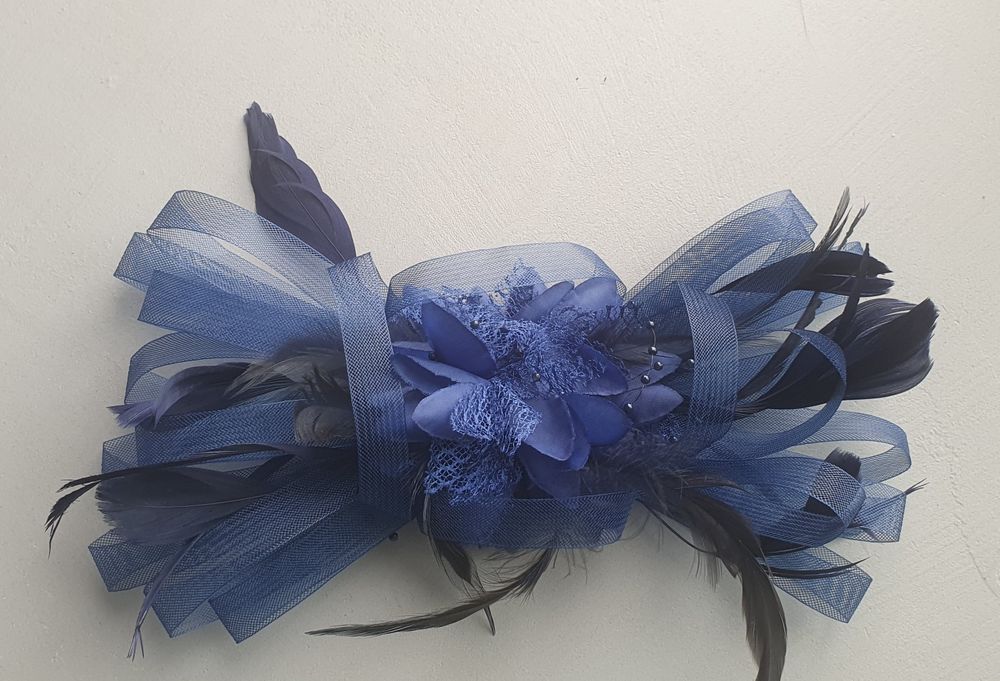 Granatowy fascynator