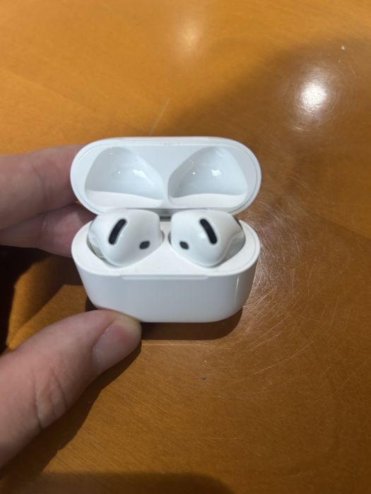 Оригінальні навушники Apple AirPods 4