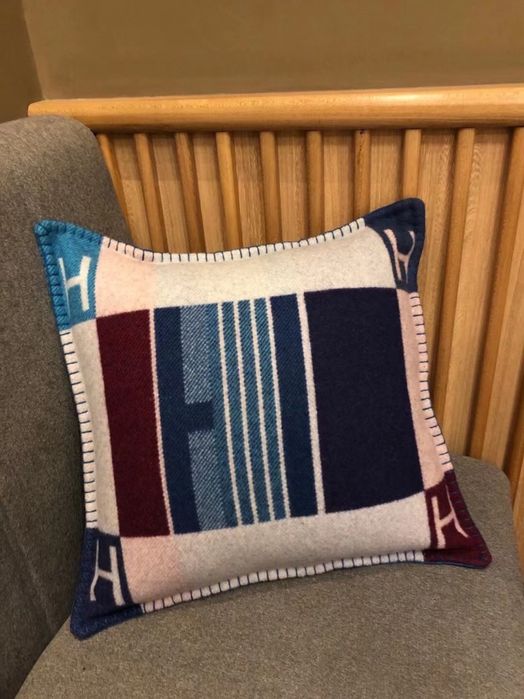 Плед с подушкой Hermes