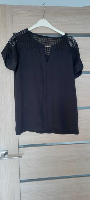 Bluzka z koronką.