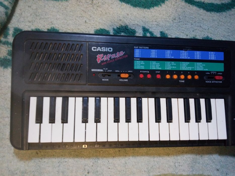 Piano marca Casio em muito bom estado a funcionar