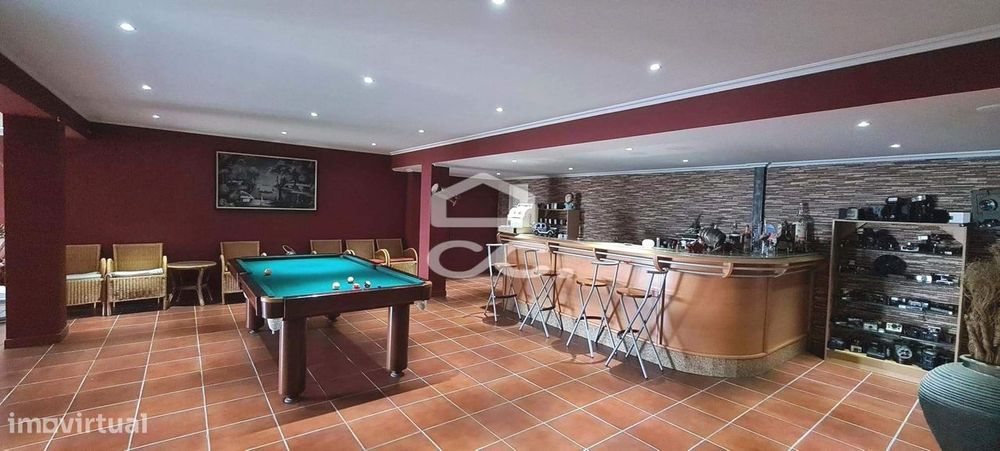 Vivenda de luxo com piscina e vistas deslumbrantes a minutos do centro