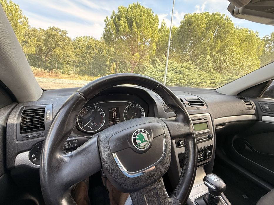 Skoda Octavia 1.6 TDI DSG (2010) – Caixa Automática | Teto de Abrir foto 5
