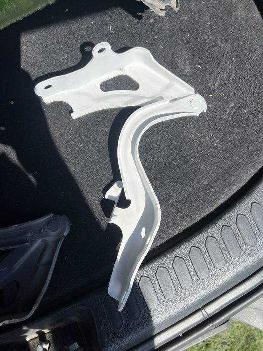 Петля капота кіа спортедж 3