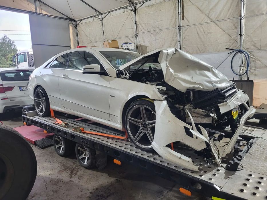 Mercedes-Benz Klasa E Salon polska, udokumentowany niski przebieg.