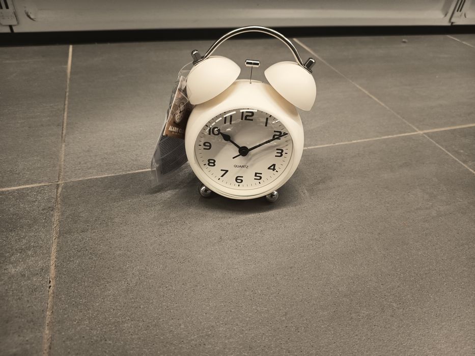 Nowy jasny budzik z diodami LED