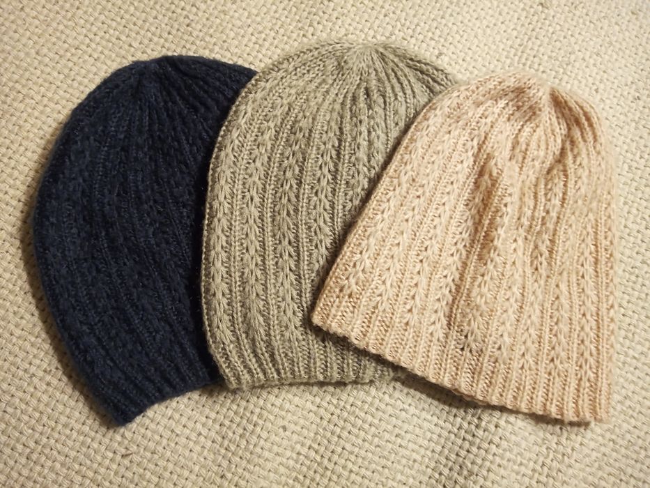 Akrylowa czapka beżowa