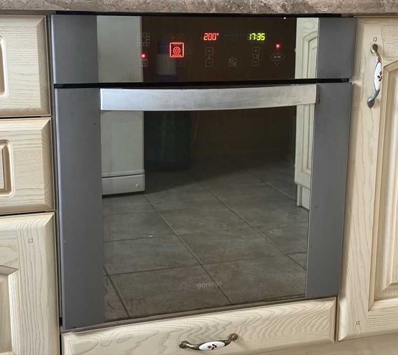 Надійна духова шафа Gorenje EVP454-443E
