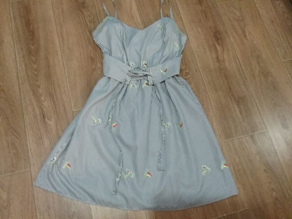 Сукні для жінок,дівчат.